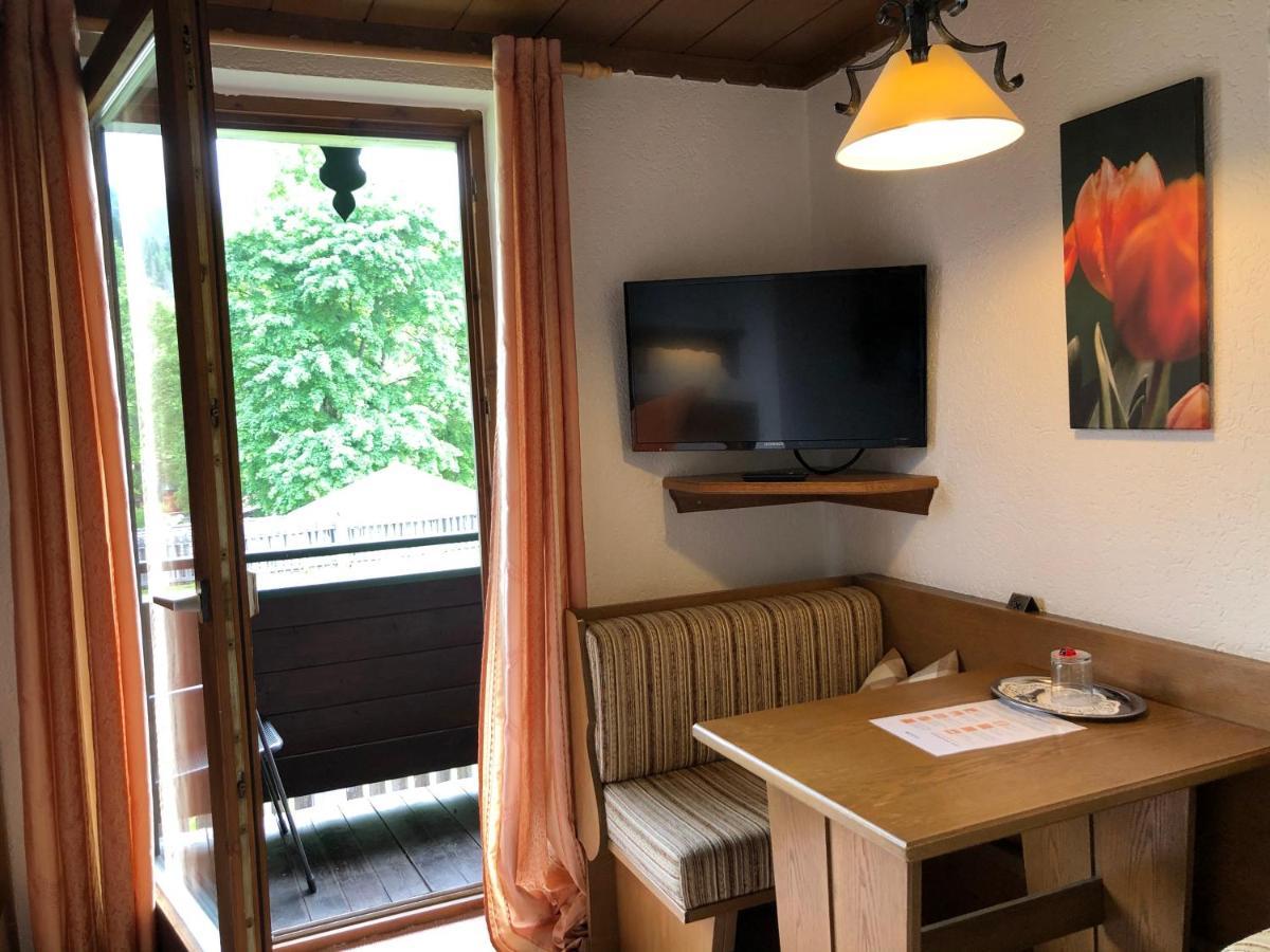 Gaestehaus Am Kurparkweg Otel Reit im Winkl Dış mekan fotoğraf
