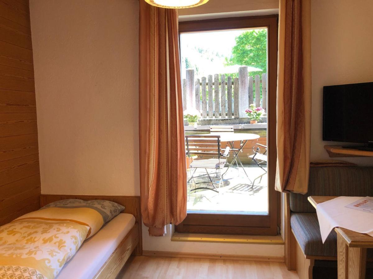 Gaestehaus Am Kurparkweg Otel Reit im Winkl Oda fotoğraf